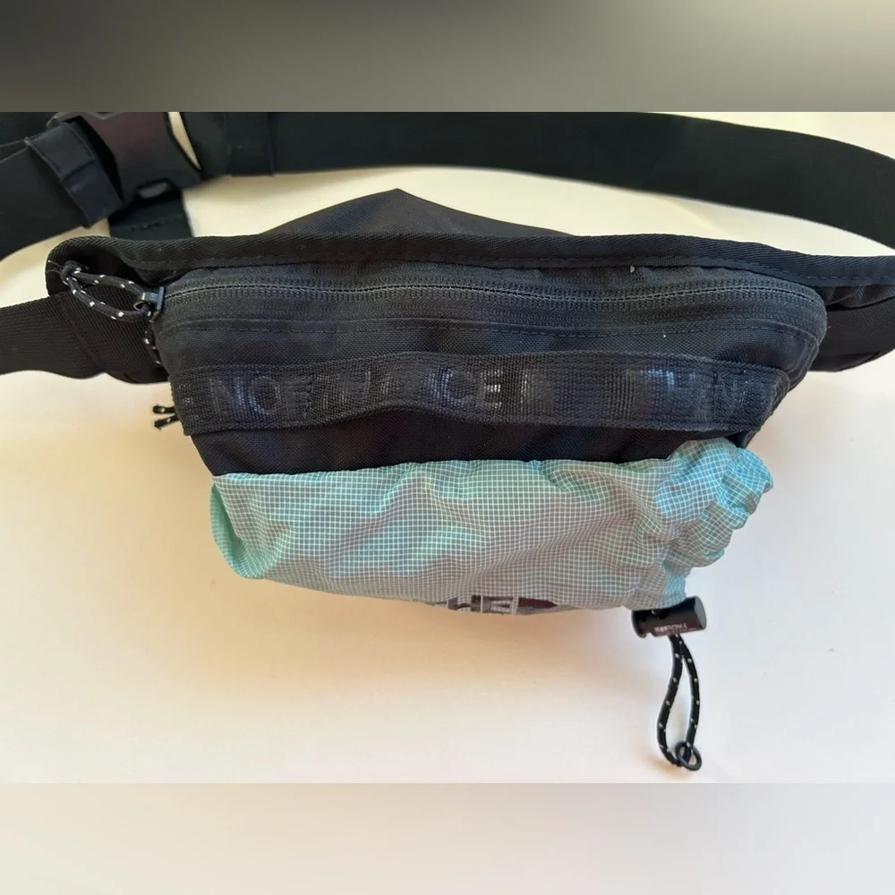 The North Face Men's Black & green  Belt Bag with Front Logo unisex